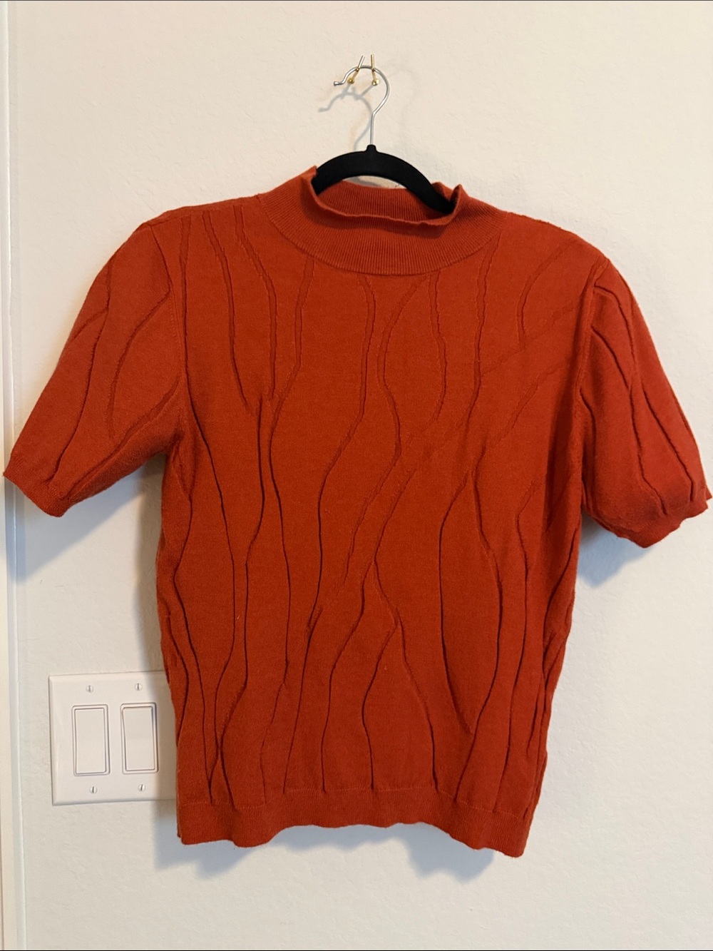 Women's Short-Sleeve Turtleneck Sweater - Rust